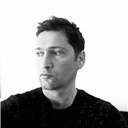 Je vis et j’enseigne à Paris, où mes élèves apprennent à utiliser la photographie pour exprimer leurs inspirations.